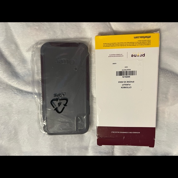 iPhone XS Max case - Picture 1 of 2